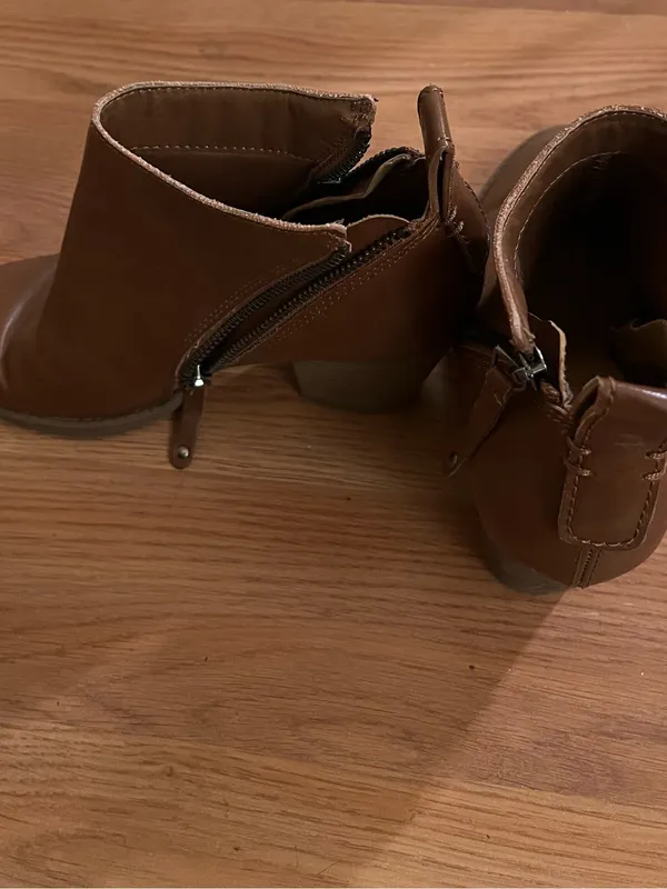 Dolce Vita Ankle Boots - Size 6 - Image 4