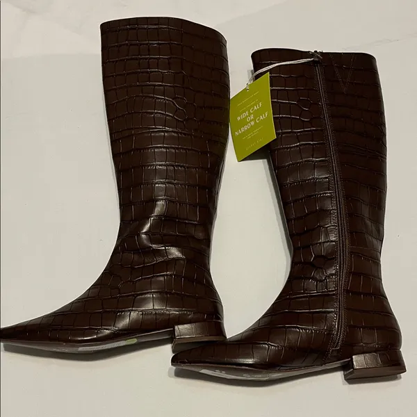 Gianni Bini Brown Croc-Embossed Heeled Boots - Image 3
