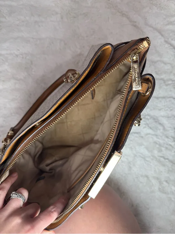 Michael Kors Rochelle Satchell - Image 8