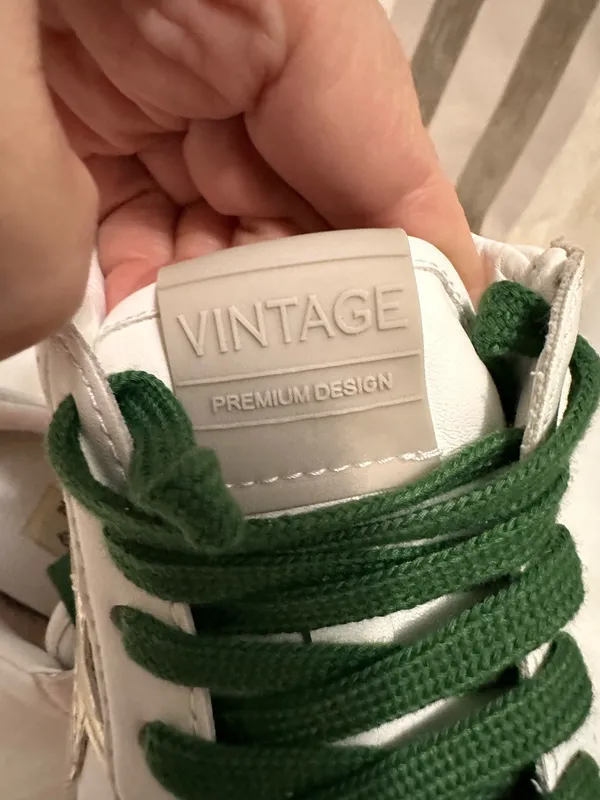 Suggested Title: Vintage Havana White Metallic Gold Star Green Laced Sneakers - Size [6) - Image 3