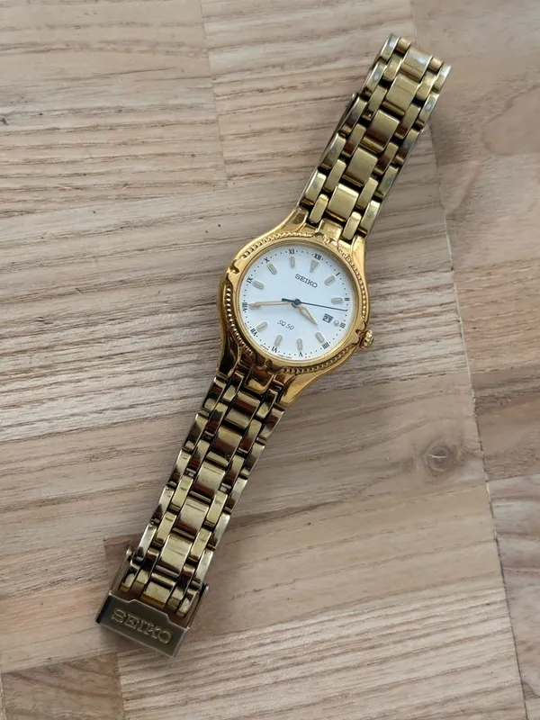 Seiko Vintage Watch Gold Bracelet Case White Dial Blue Gold Hands Date Window - Image 6