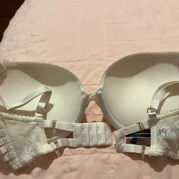 Victoria’s Secret Cream Color/Lace Very Sexy Push Up Bra size 32DD - Image 3
