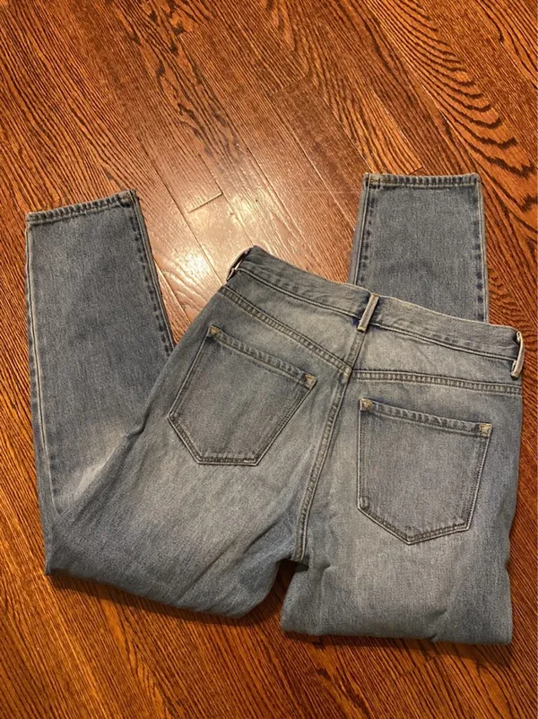 Aritzia Sunday best mom Jean light wash - Image 4