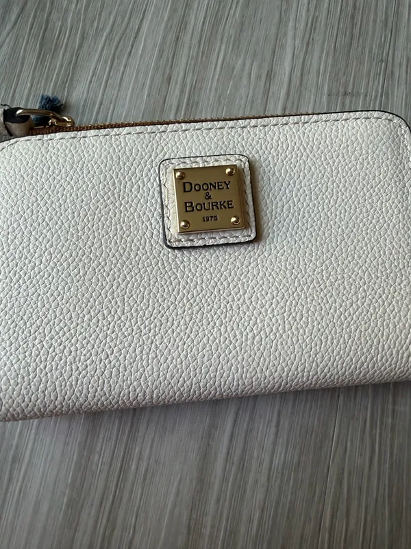 Dooney & Bourke Wallet - Image 4