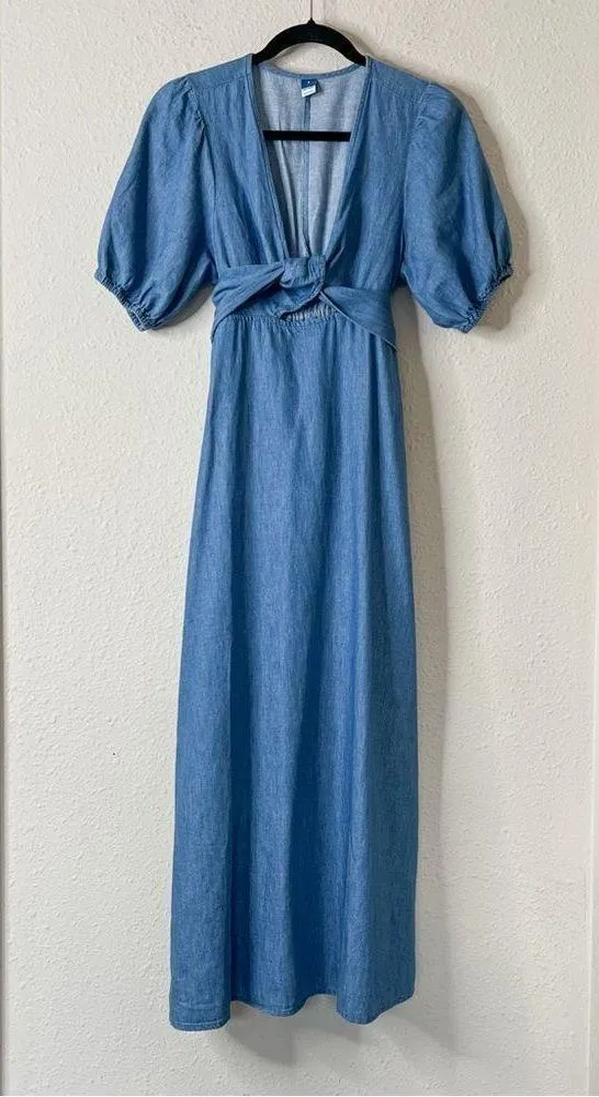 Old Navy Fit & Flare Twist-Front Maxi Dress Chambray Size Small - Image 3