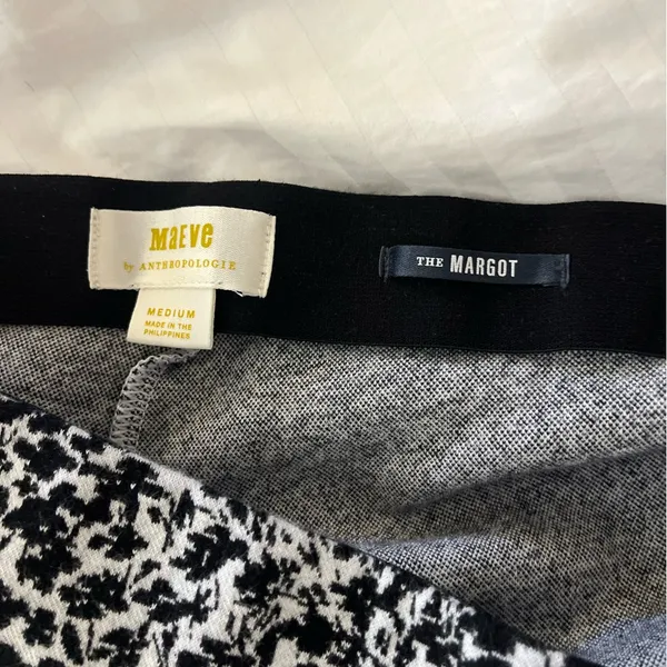 Maeve by Anthropologie casual pants black and white floral print kick flare - Image 4