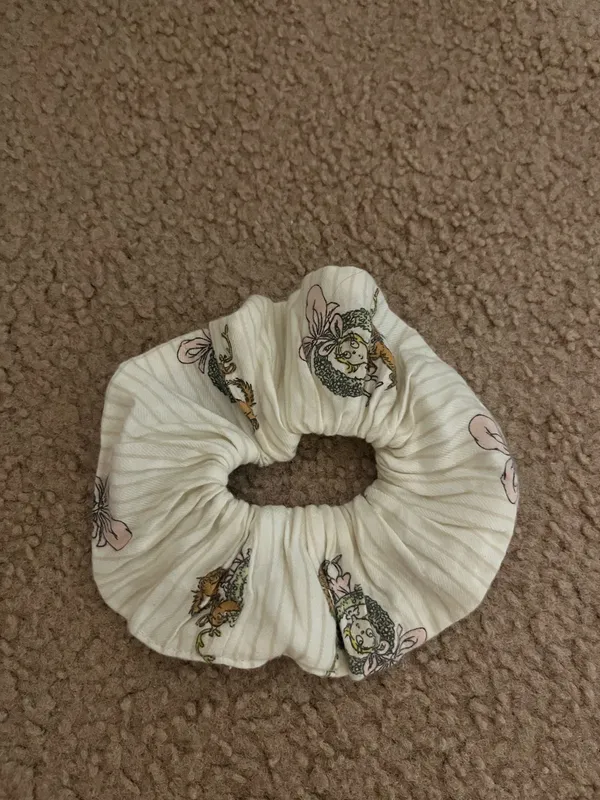 Cindy Lou Scrunchie - Image 3