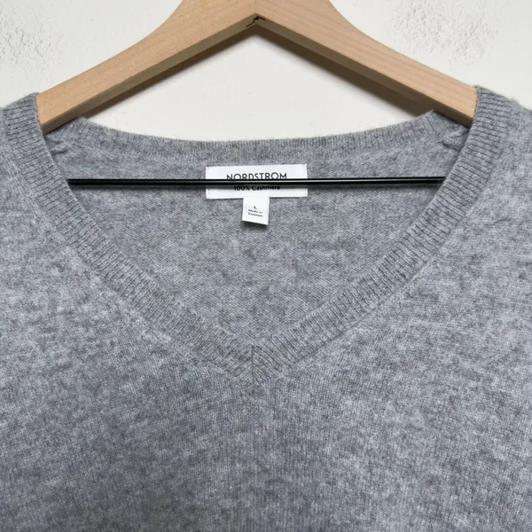 Nordstrom Women 100%‎ Cashmere V-Neck Sweater Large Gray Preppy Minimalist Crop - Image 5