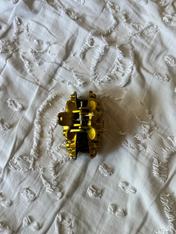 Set of 3 Decorative Vintage Hair Claw Clips- Gold toned - Image 7