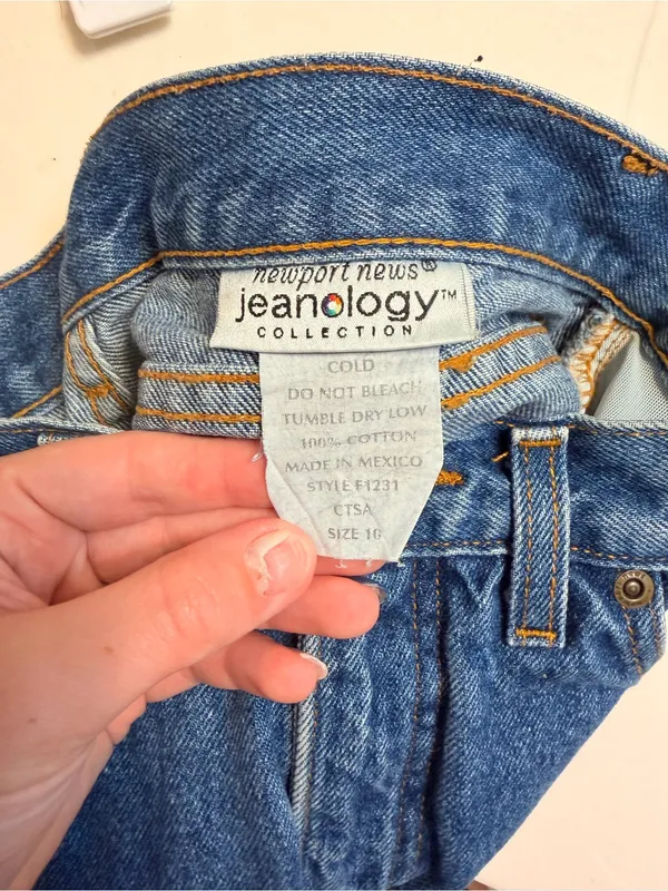 vintage Newport News Jeanology Collection high-waisted denim shorts Size: 10 - Image 3