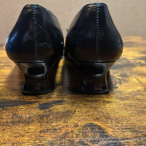 Stuart Weitzman Pointed Toe Low Heel Pumps Black Leather with Bow Accent size 8‎ - Image 5