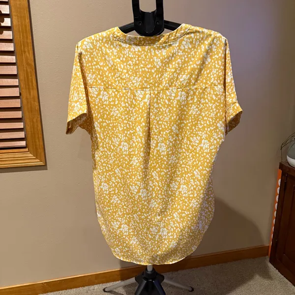 Amazon Yellow and White Floral Blouse - Image 2
