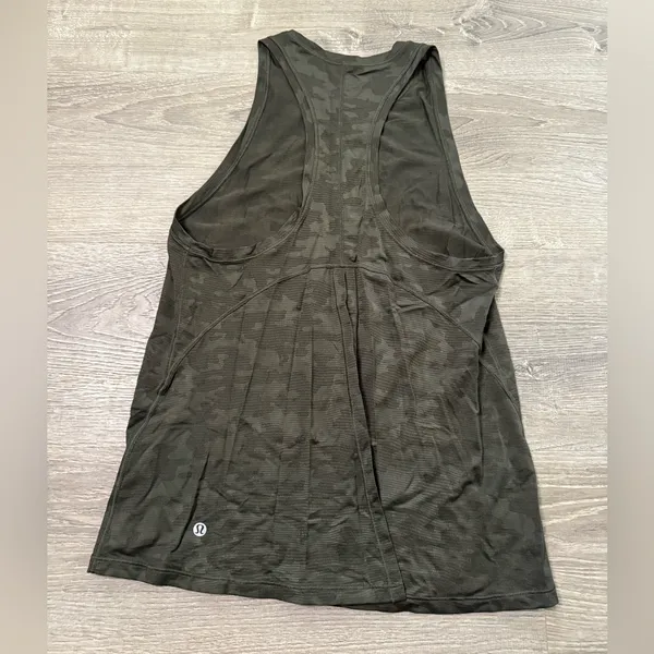 •LULULEMON• CAMO TANK TOP - Image 2