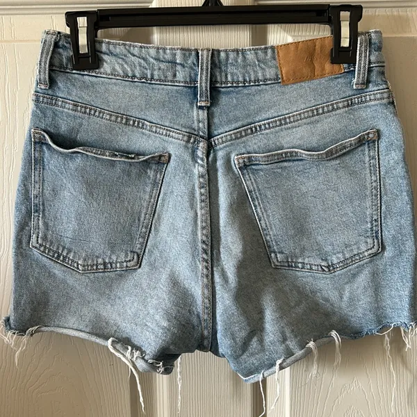 Zara Women’s Distressed‎ Cut Off Jean Shorts Size 6 - Image 5