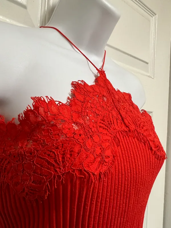 Red Intense Lace Ribbed Cropped Top - Image 4