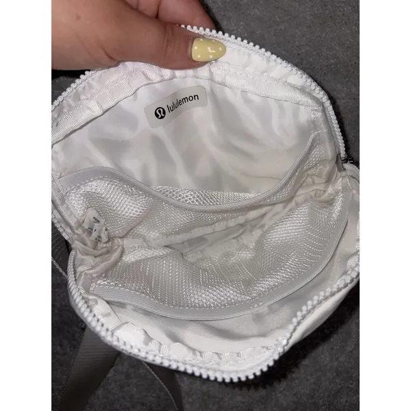 Lululemon Everywhere Belt Crossbody Bag 1L White - Image 6