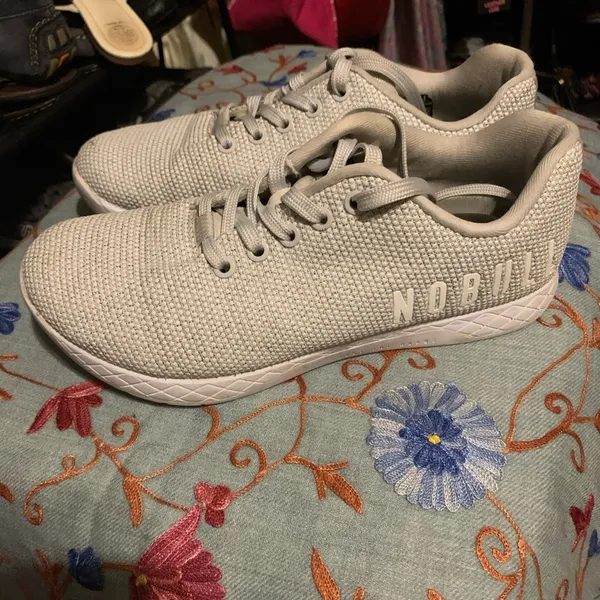 No bulk sneakers women 8.5 - Image 2