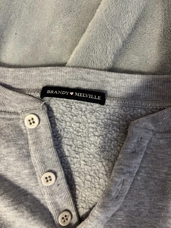 Brandy Melville Cropped Sweatshirt Grey - Image 3