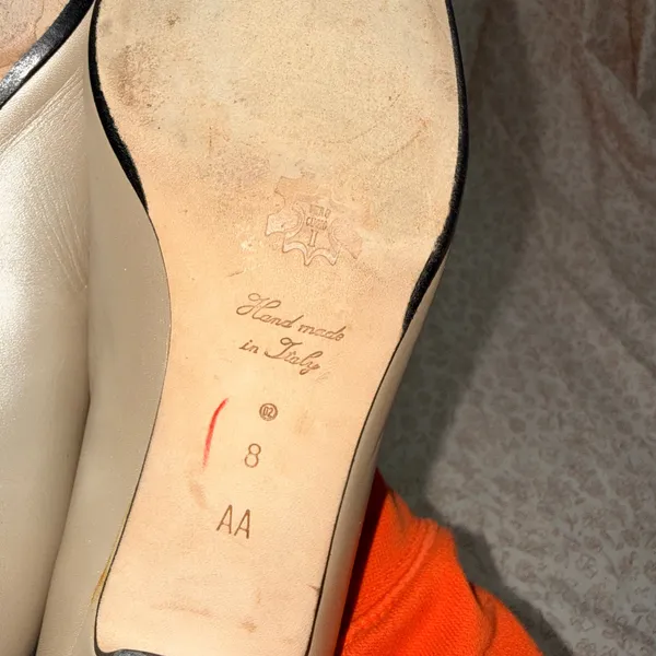 Magik by Amalfi Vintage Flat Size 8 - Image 5