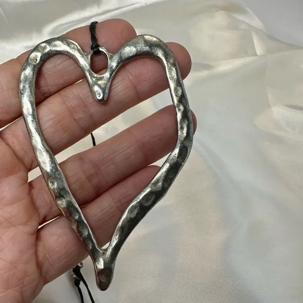 Silver tone long open heart necklace - Image 13