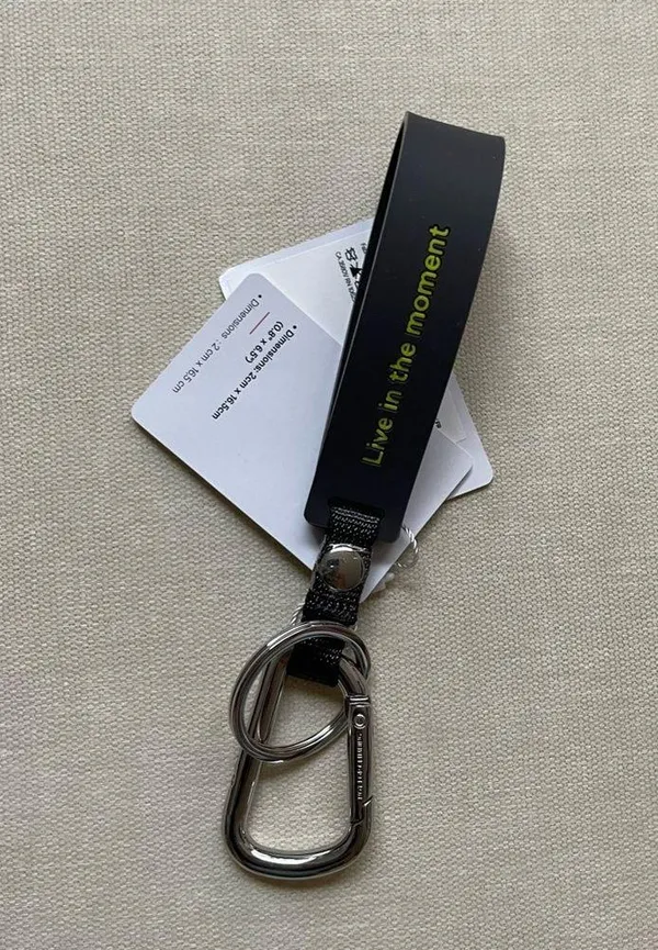 Lululemon silicone keychain - Traverse Grey - Image 6
