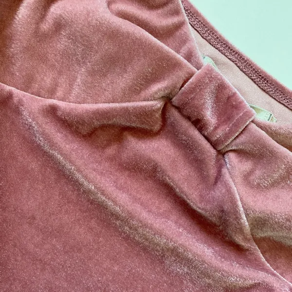 Kimchi Blue UO Esme Pink Velvet Off The Shoulder Knot Front Crop Top Wmns Medium - Image 9