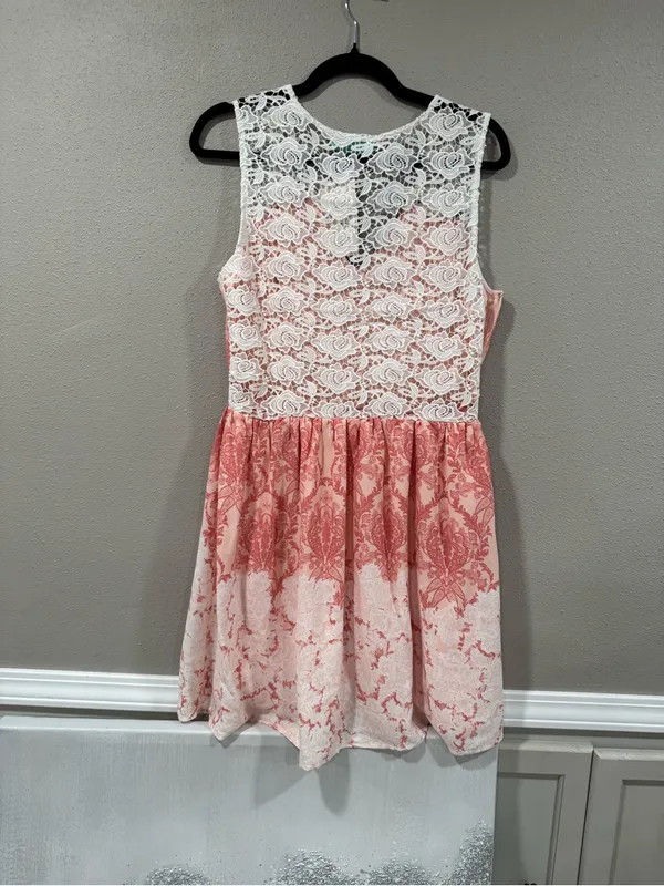 NWT Filly Flair White Lace Top with Pink Patterned Accent - Image 5