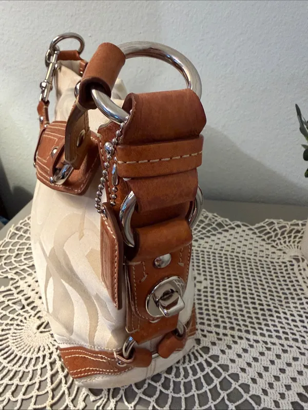 Vintage Carly Coach Signature Cream Canvas and Brown Leather Shoulder Bag - Image 5
