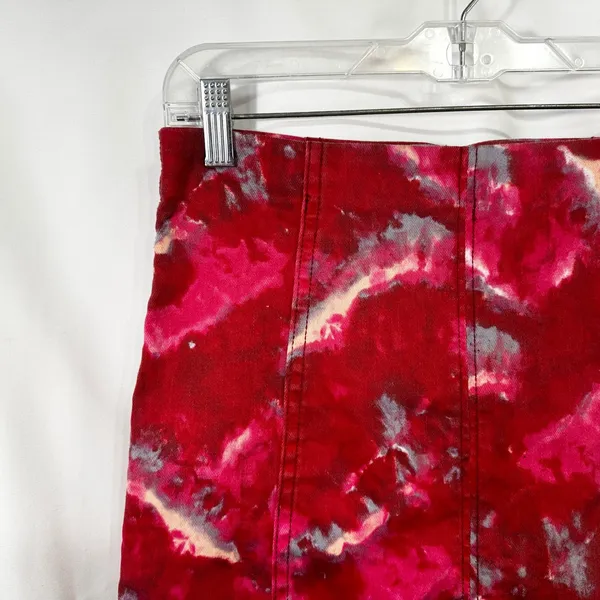 Free People Size 8 Mini Skirt‎ Denim Red Tie Dye Modern Femme Flamingo Flame 335 - Image 5