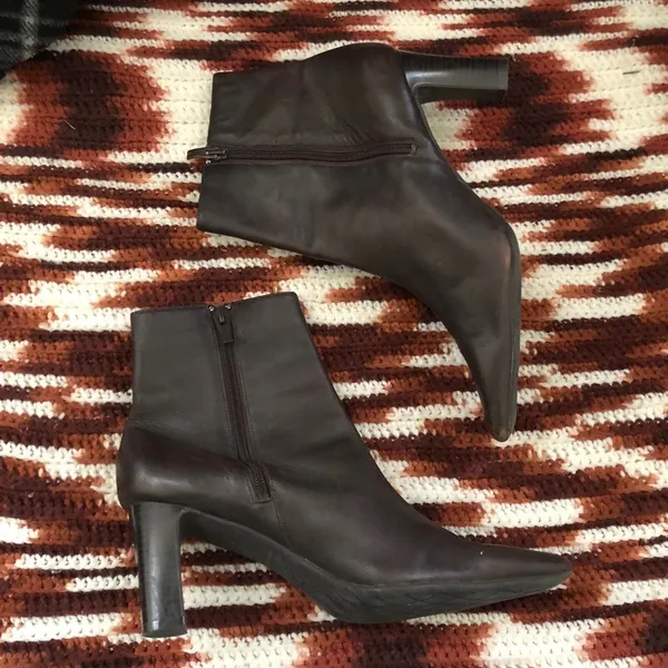 90s Predictions Chocolate Brown genuine leather ankle pointed square toe boots 3" heels Size 10 - Image 2