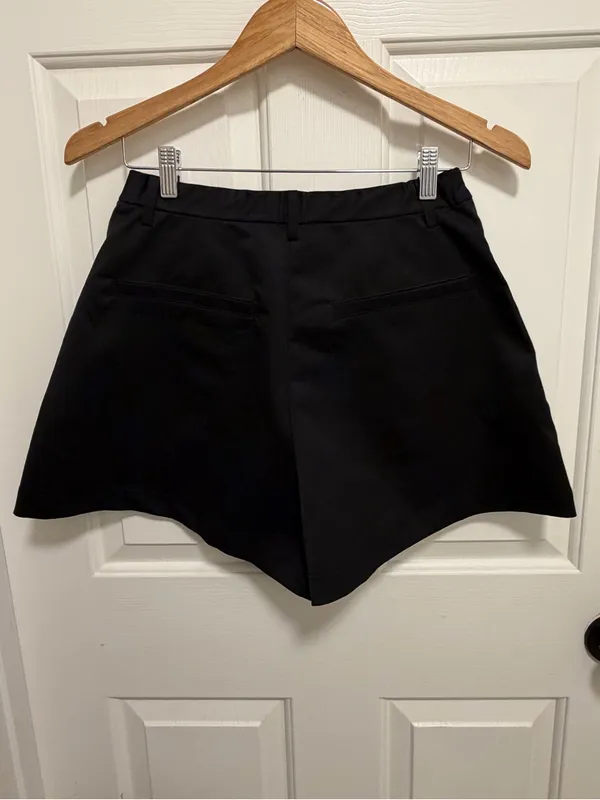 Halara Wide Leg Work Black Shorts Size Medium - Image 2