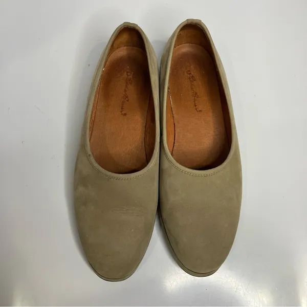 Eddie‎ Bauer tan suede flats size 8 - Image 8
