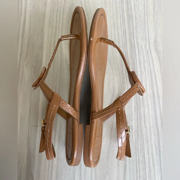Tory Burch Tan Leather Sandals with Gold Emblem - Image 4