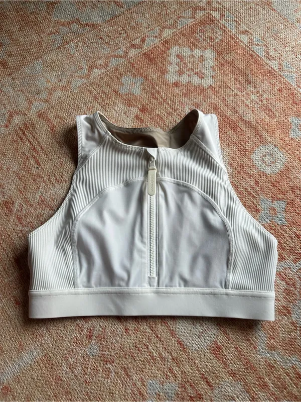 Lululemon Train to Beach Top White W2BY6S fits like a 6 - Image 3