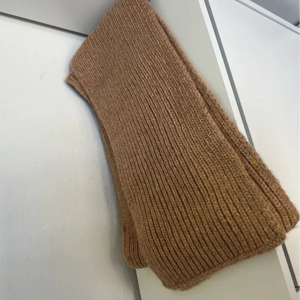 UGG Chunky Rib Scarf in Camel Tan NWOT - Image 3
