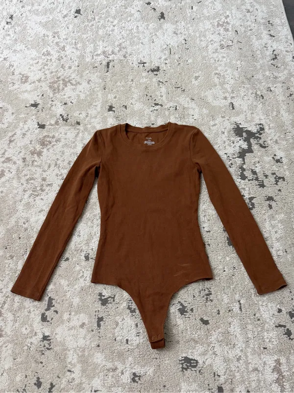 Nuuds Long Sleeve Crewneck Bodysuit Size Small in Chocolate - Image 2
