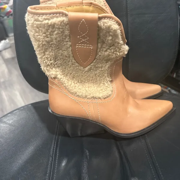 Free People Pitchfork Point Shearling Boots - Almond Butter Shearling - Size 6 - Image 3