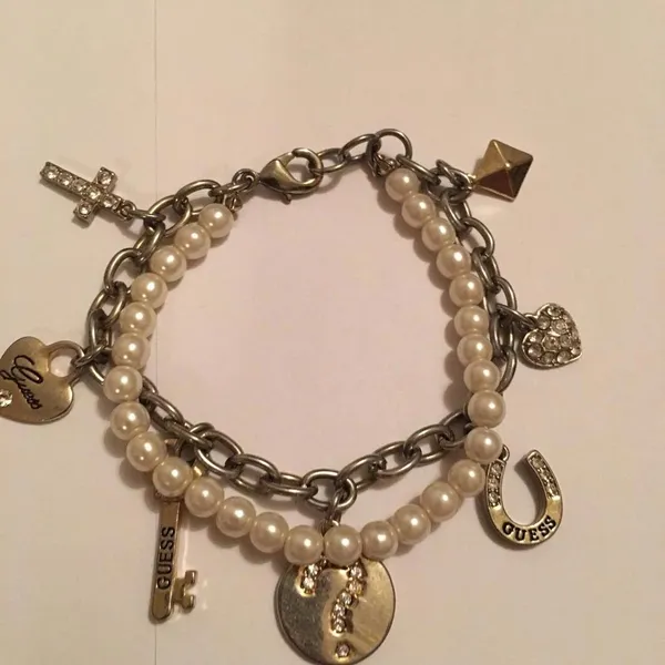 Costume Jewelry Bracelet Faux Pearl Signed Guess - Image 5
