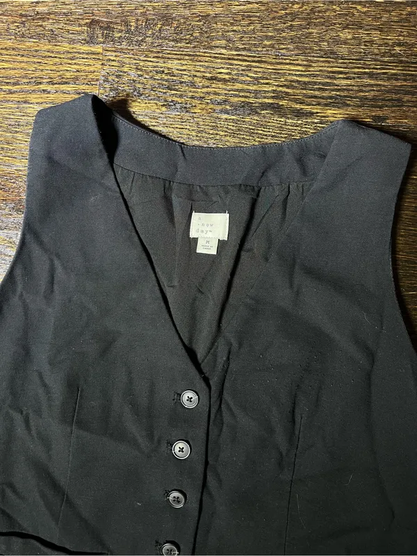 A New Day Black Button Front Vest Top Sleeveless Tailored Size Medium - Image 3