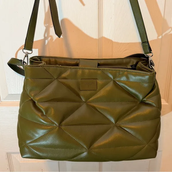T Tahari Green Shoulder Bag nwot - Image 3