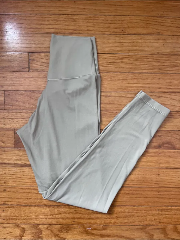 aerie Offline High Rise Real Me Crossover 7/8 Leggings in Beige - Small Short - Image 7