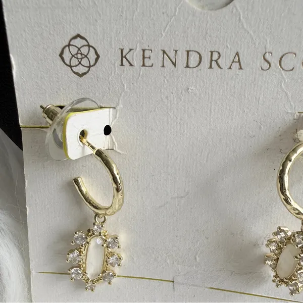 Kendra Scott - Emma Crystal Framed Huggie Earrings - White/Gold - Image 5