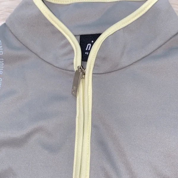 NVO grey athletic top size small Gray - Image 7