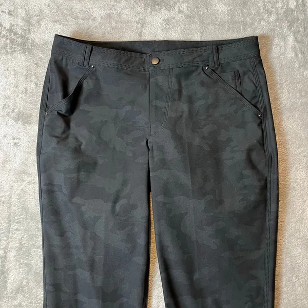 Lululemon Day Trip Boyfriend Pant‎ Lotus Camo Black Size 6 - Image 2