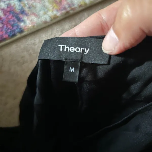 Theory black‎ v neck silk blend top M - Image 6