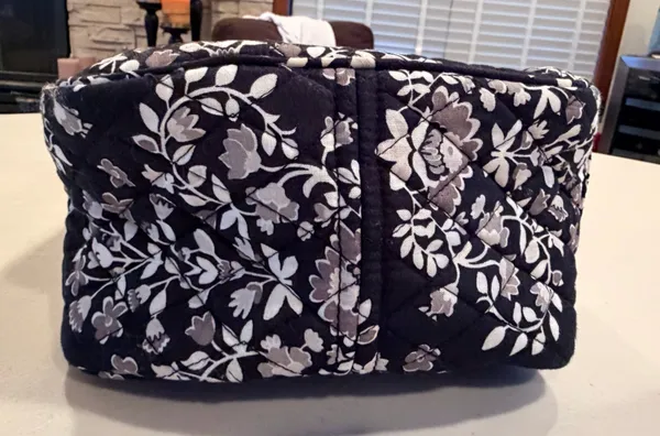 RETIRED: Vera Bradley | Chandelier Noir lunch bag - Image 11