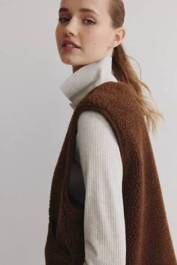 HM Divided Brown Teddy Fleece Vest - Image 2