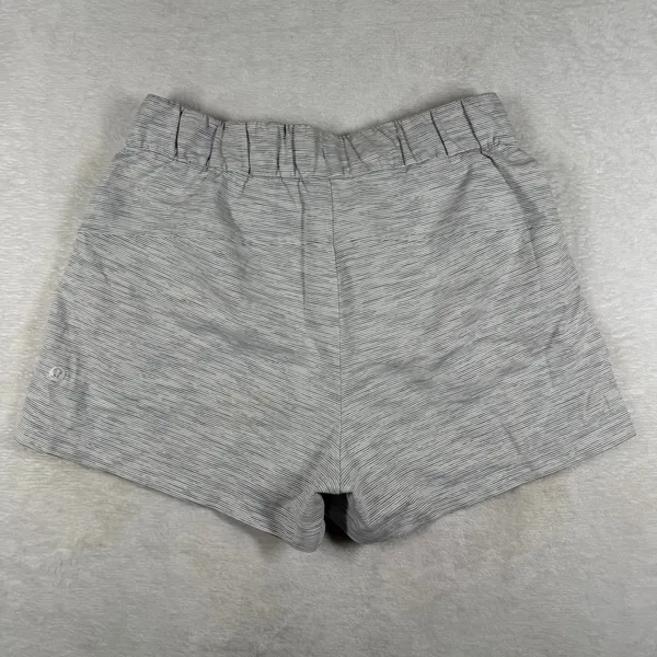 lululemon On The Fly Short 2.5 Space Dye Grey White Drawstring Pockets Size 6 - Image 9