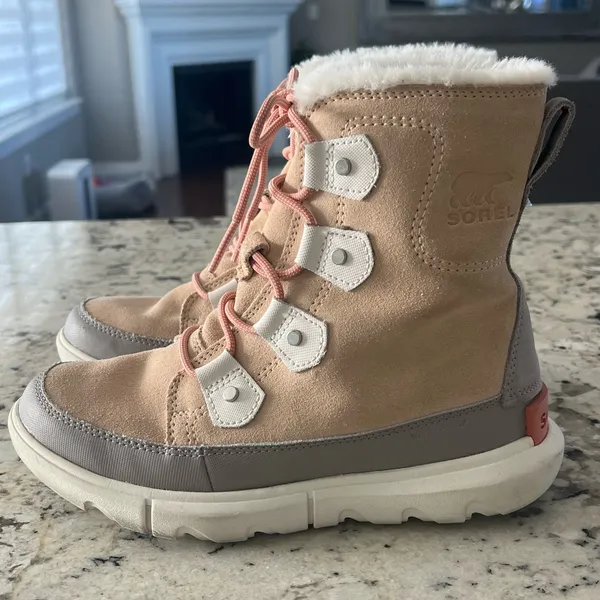 Sorel Tan and White Winter Boots - Image 3