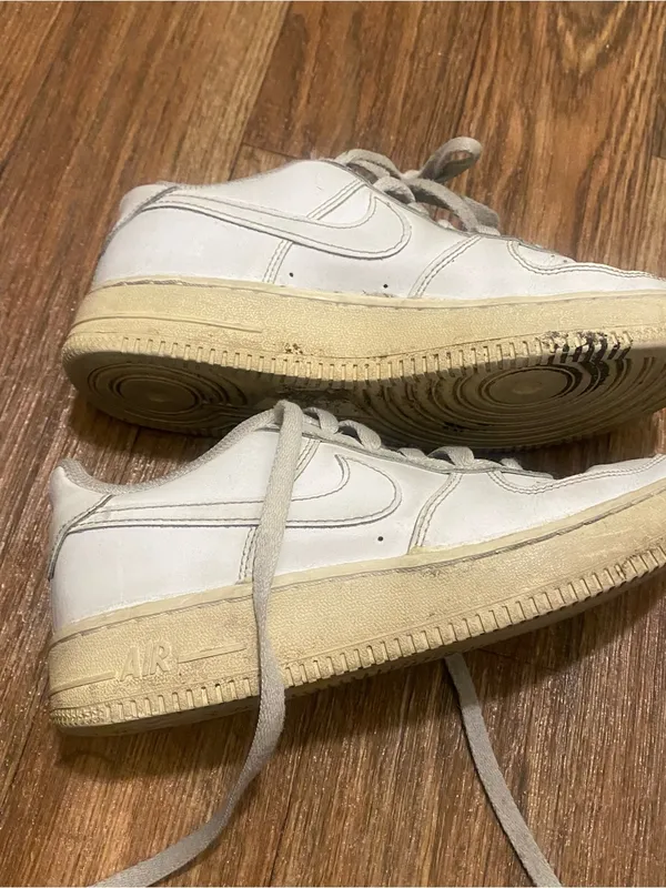 Nike Air Womens Size 6.5 White Sneakers Tennis Shoes Low Top Used - Image 3